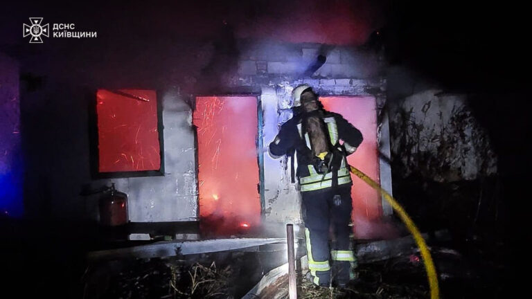 Жахлива подія на Київщині: у селі виявлено тіло чоловіка під час пожежі