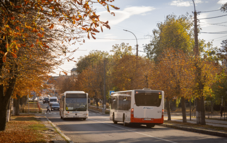 У Києві обмежать рух автобусів: деталі перекриття та його причини