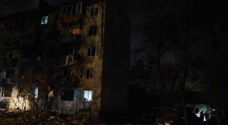 У Києві зросла кількість постраждалих внаслідок дронової атаки: трагедія і травми