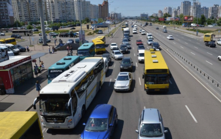 Чоловік упав від раптового удару на Київщині: поліція розпочала розслідування інциденту
