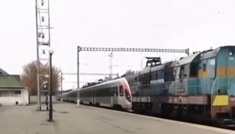 Ворог завдав удару: поїзд з Києва перетворився на 12-годинний жах