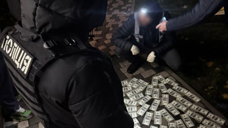 6500 доларів до Європи: у Києві затримали «коучів», які допомагали втікачам виїжджати за кордон