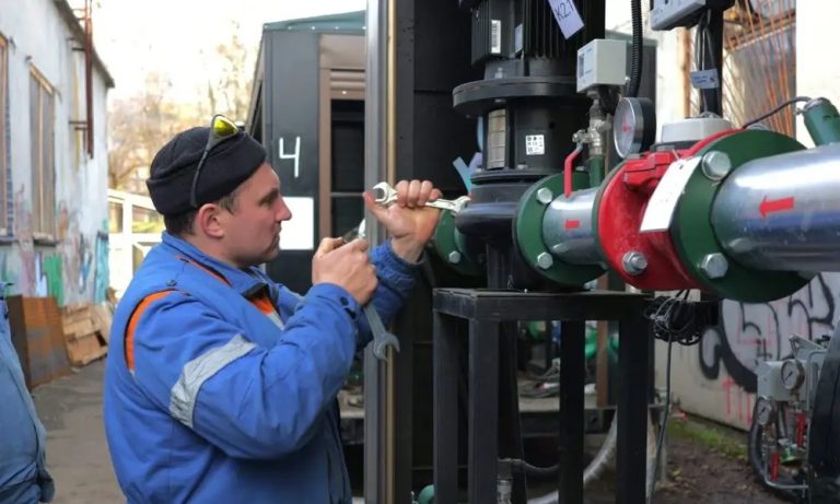 У Києві запускають мобільні котельні для підтримки шести лікарень: тепло гарантовано до відновлення мереж після атак