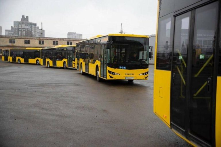 Рух метро в Києві припинено — транспортна інфраструктура столиці на межі краху
