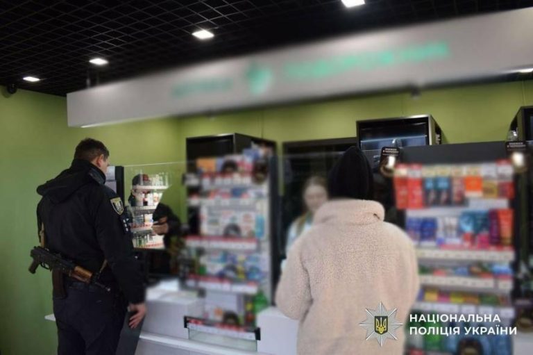 У Києві перед судом постане серійний крадій медтехніки, що обікрав аптеку й зник