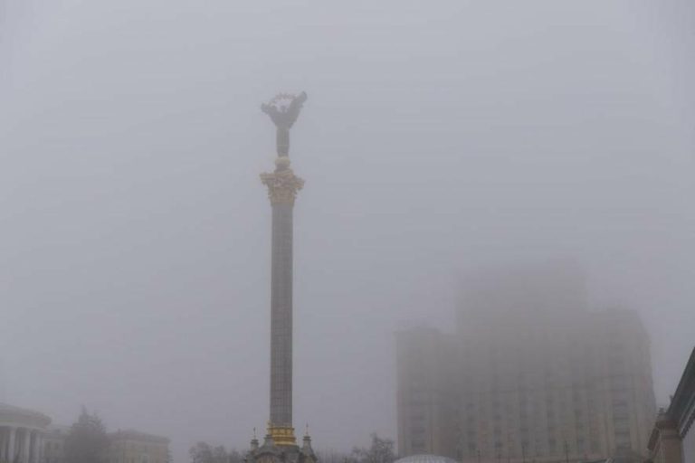 Ранковий туман у Києві: видимість раптово впала