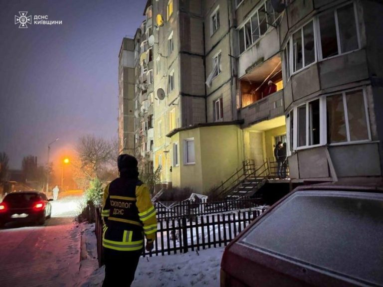 Нічний удар по Київщині: поранені й руїни, життя ледь врятовані