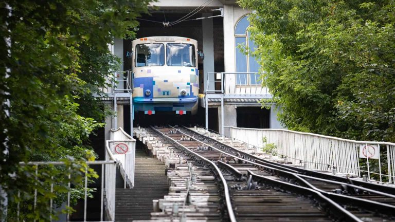 Відключення електропостачання паралізувало рух київського фунікулера