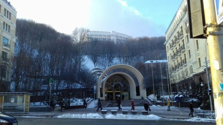 Електрика вивела з ладу фунікулер у центрі Києва — рух по місту паралізовано