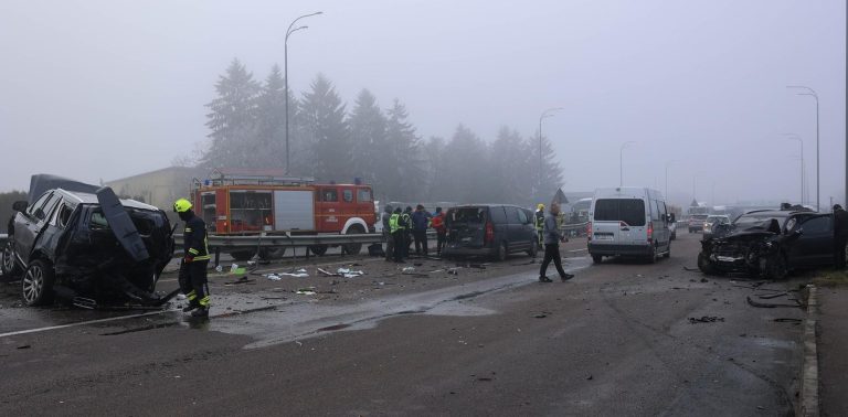 Вісім автомобілів потрапили в масштабну ДТП на трасі Київ–Чоп