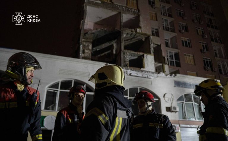 У Києві рятувальники завершили роботи на всіх локаціях, пошкоджених російською атакою