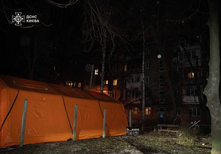 Київ розгорнув штаби допомоги постраждалим після обстрілу 27 грудня