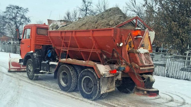31 грудня для прибирання доріг Київщини задіяні 222 одиниці техніки