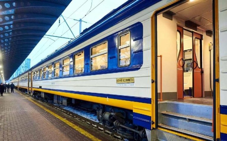 У Києві змінюють порядок відправлення: електрички тепер прибуватимуть на нові платформи