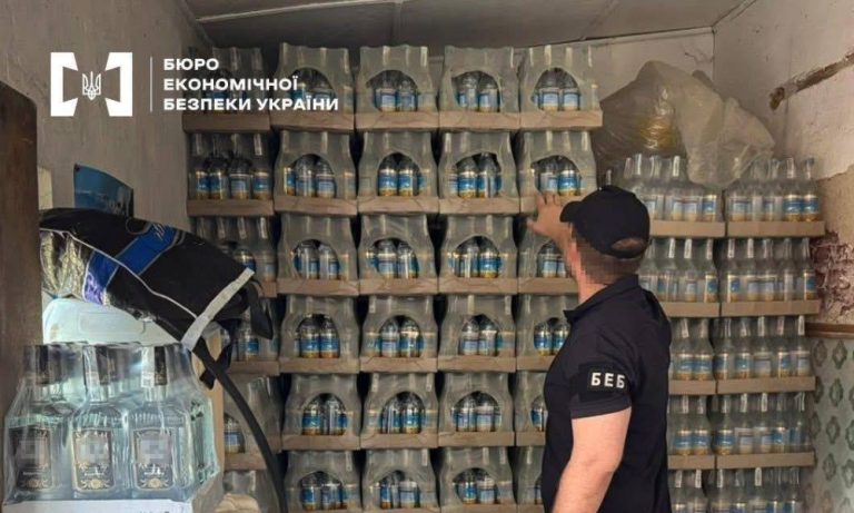 Суд притягнув до відповідальності організатора поставок алкоголю й сигарет до Києва без сплати акцизу
