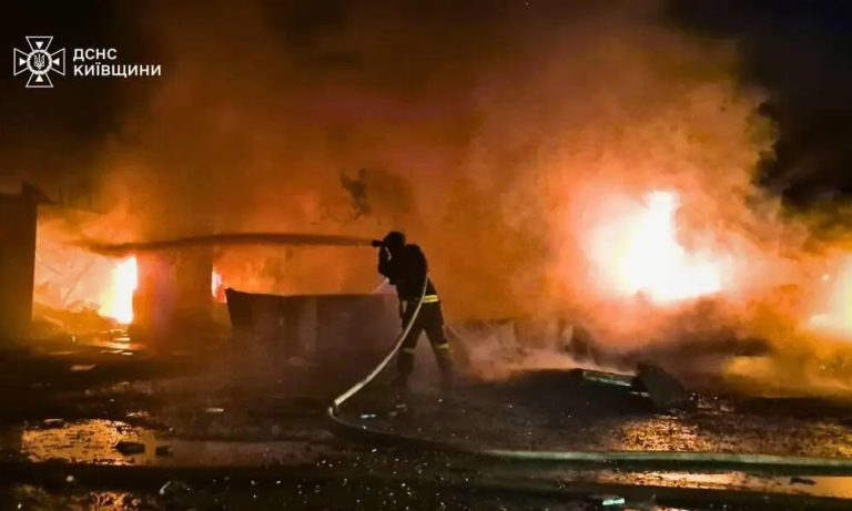 Широкомасштабна атака на Київщину: п’ять районів під ударами, є постраждалі (оновлюється)