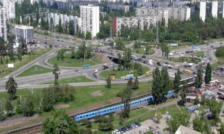 Реконструкція шляхопроводу біля метро «Чернігівська» загрожує трамваям Києва — мільярдні витрати і 70 тис. пасажирів без транспорту