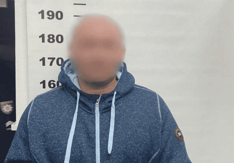 Після семирічного переховування з Німеччини на Київщину екстрадували підозрюваного у зґвалтуванні неповнолітньої