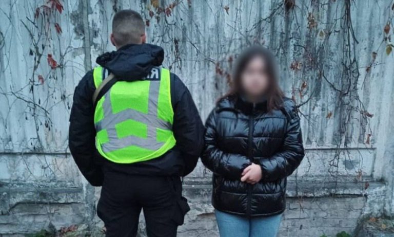 У Києві затримали 18-річну: у сумці знайшли зіп-пакети з психотропами