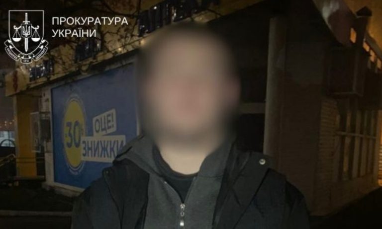 У Києві повідомили про підозру шахраю, який під приводом «термінової операції сина» обікрав 79-річного чоловіка на 15 тис. доларів