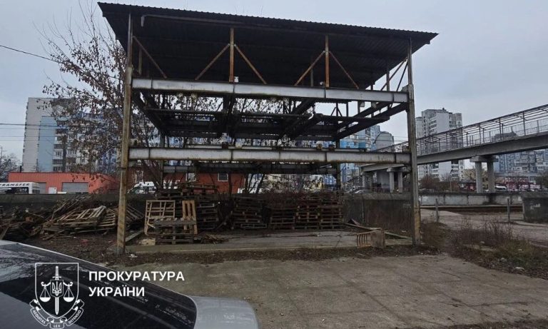 Чергова парковка на Троєщині виявилася непрацюючою на мільйони — прокуратура відкрила провадження