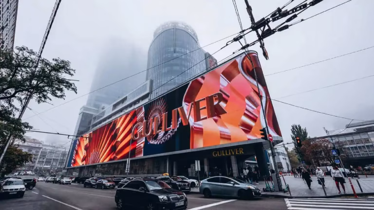 Після корпоративного конфлікту в центрі Києва знову відкривається ТРЦ «Гулівер»