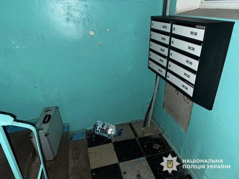 У Києві вдень у під’їзді пограбували чоловіка — що відомо
