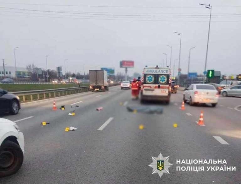 Пішохід загинув у Києві внаслідок наїзду автомобіля