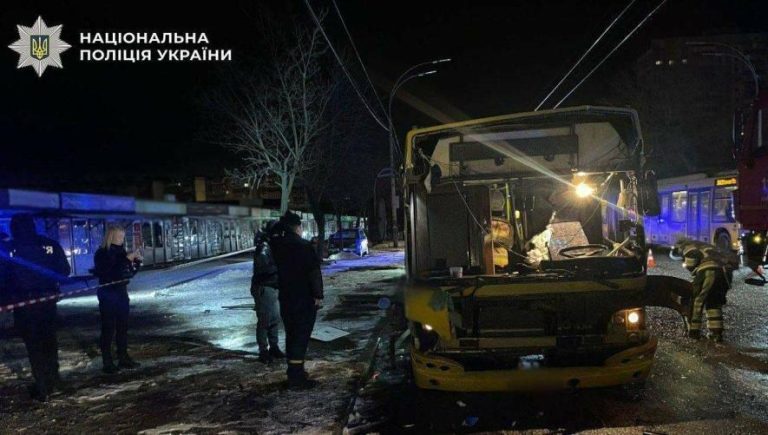 У Києві прогримів вибух у автобусі з пасажирами — перші деталі