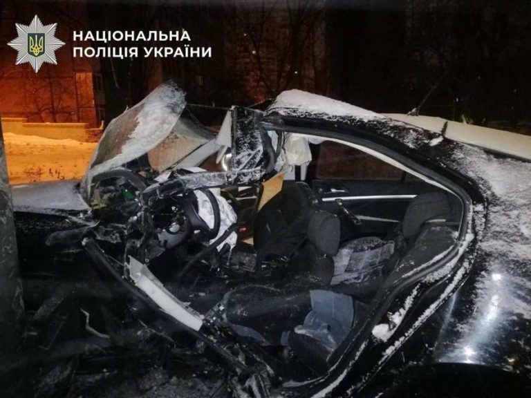 У Києві фатальна ДТП через рекламний щит