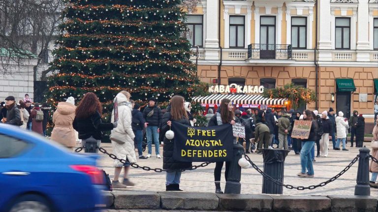 Четверте Різдво в неволі: у Києві відбулася чергова акція на підтримку військовополонених