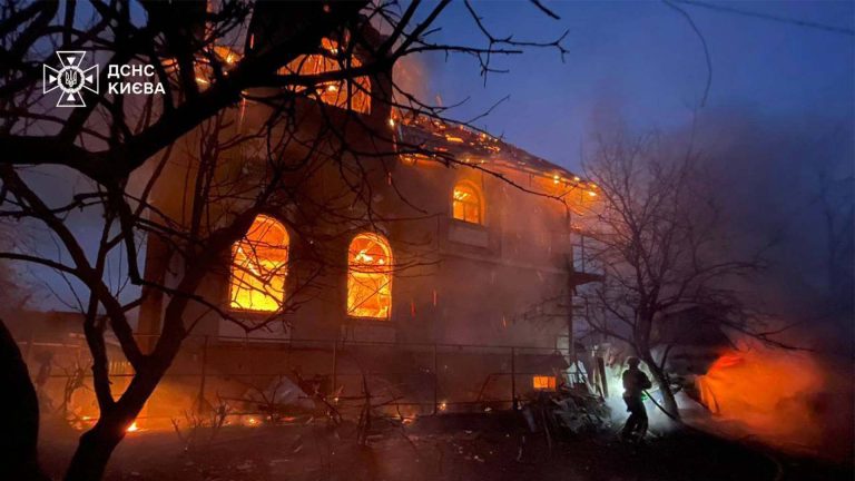 Свіже відео показує наслідки нічного удару по Києву 27 грудня