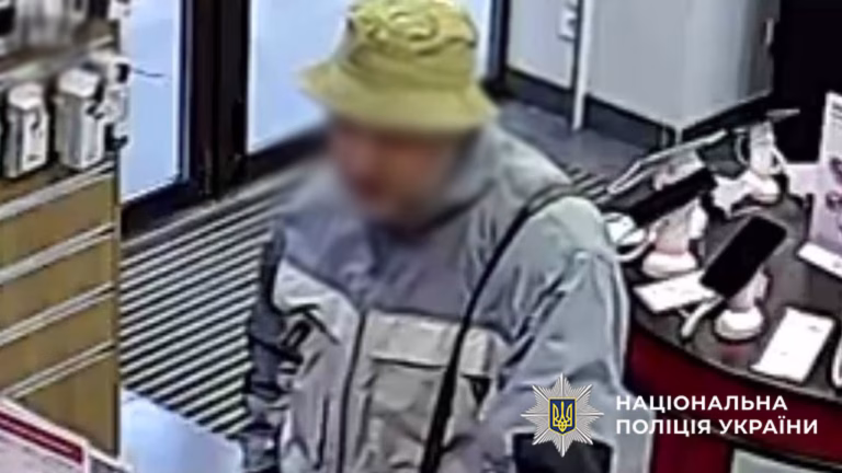 У Києві п’яний нападник обікрав салон мобільного зв’язку — правоохоронці затримали його за дві години