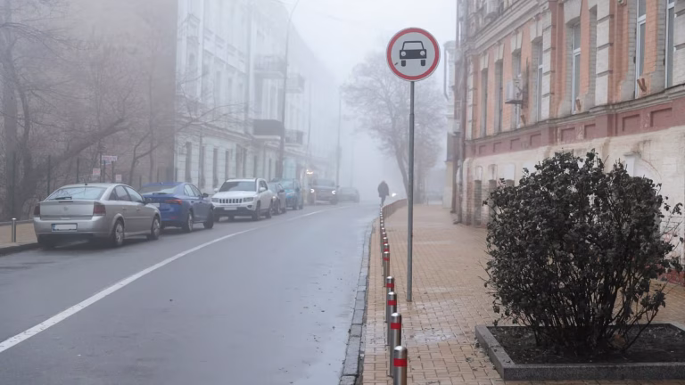 Густий туман у Києві — ДСНС застерігає про видимість лише до 500 метрів