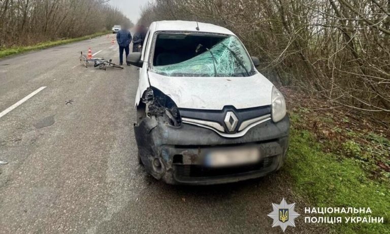 На Київщині Renault збив велосипедиста — чоловік загинув на місці