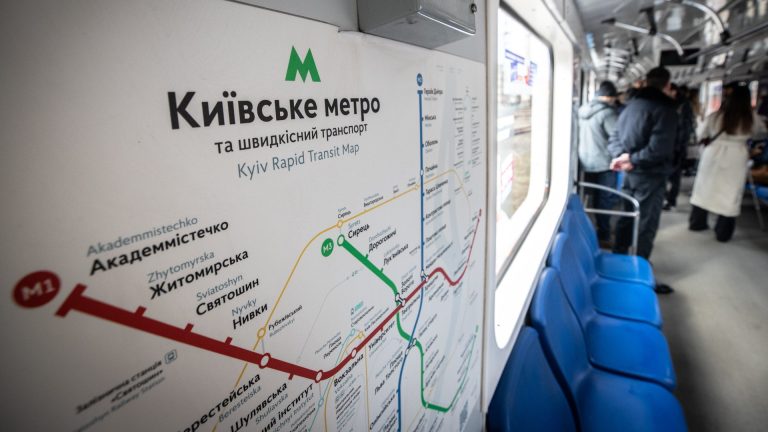 Рух київського метро до станції «Лісова» поновлено після атаки