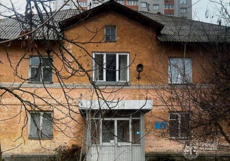 Прокуратура вимагає охоронного договору для історичного київського будинку 1950-х після багаторічного ігнорування закону