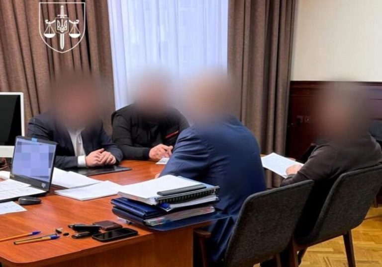 У Києві викрили адвоката, який за 100 тис. доларів обіцяв «вирішити» податкові питання і видурював кошти у підприємців