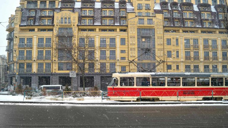 У Києві відновлюють опалення, водопостачання та трамвайне сполучення з Троєщиною