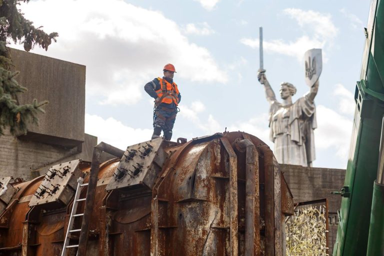 Планові відключення електроенергії в Києві 30 грудня — де і коли вимкнуть світло