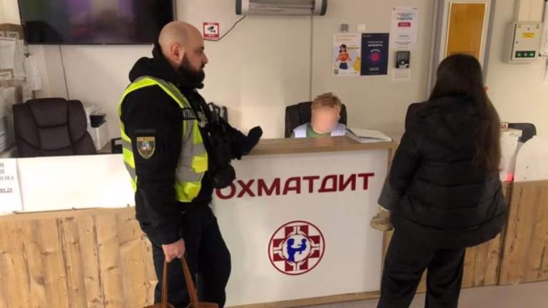 Київщина: вночі поліція доправила малюка в Охматдит після того, як він проковтнув ручку