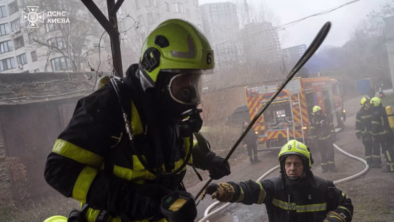 Пожежа на Берестейському проспекті в Києві — що саме загорілося