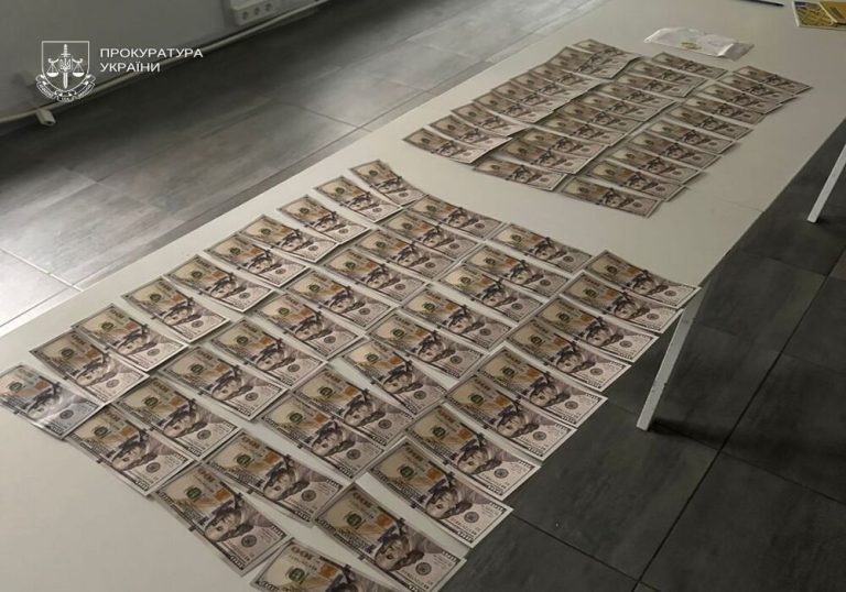 В Києві викрили дві шахрайські схеми відстрочки від мобілізації — $4000 за фейкову операцію і $7000 за «літню матір»