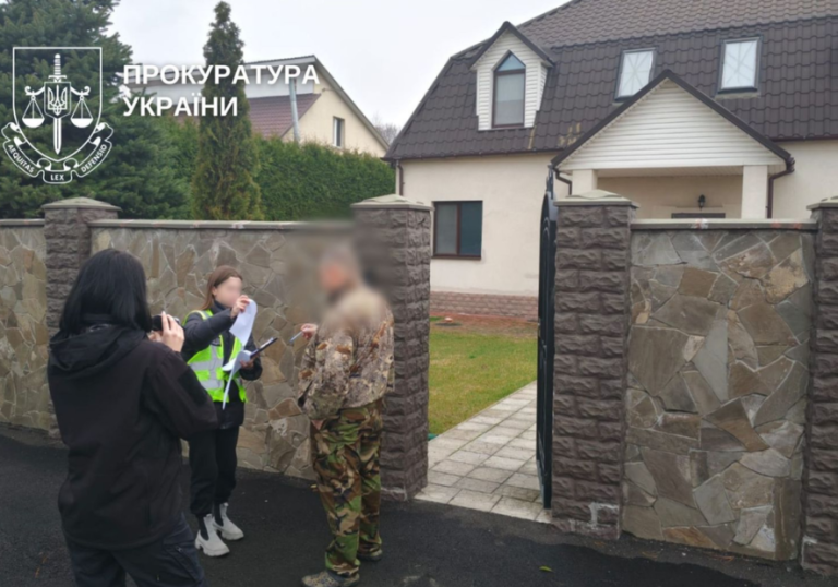 У центрі Києва виявили незаконну новобудову біля кафе — вхід заборонено, ФОТО