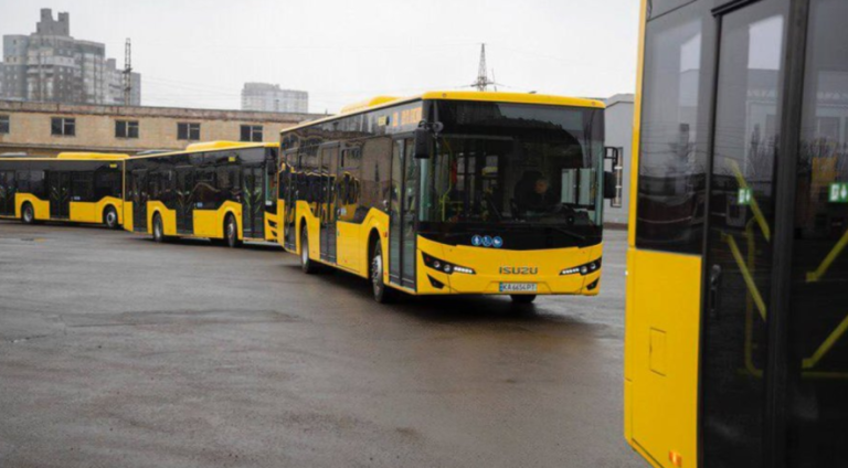 Київ перекроює маршрути: десятки автобусів і тролейбусів курсуватимуть по-новому