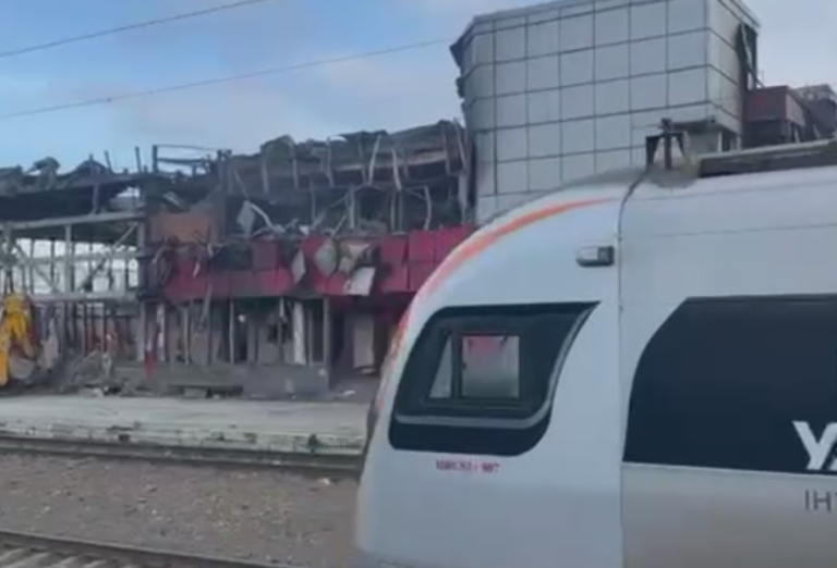 На Київщині після вибухів розгорнули мобільний вокзал — ФОТО