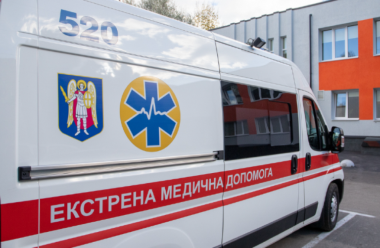 Після зупинки дихання на Київщині в тяжкому стані госпіталізували дитину