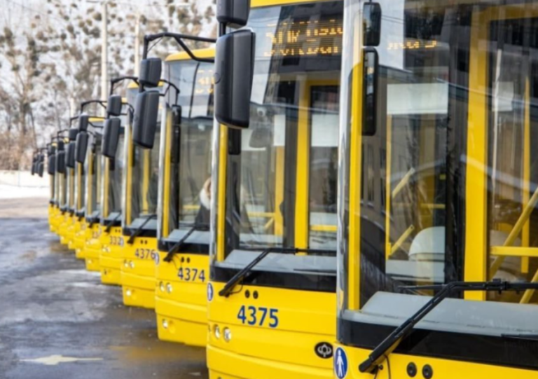 У Києві на два дні перекриють дороги — як зміниться рух громадського транспорту