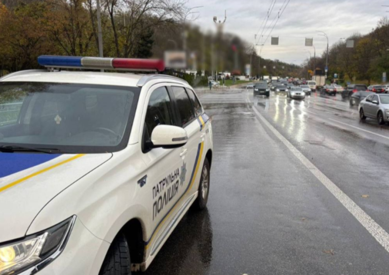 Поліція перекрила одну з ключових магістралей Києва — кілометрові затори