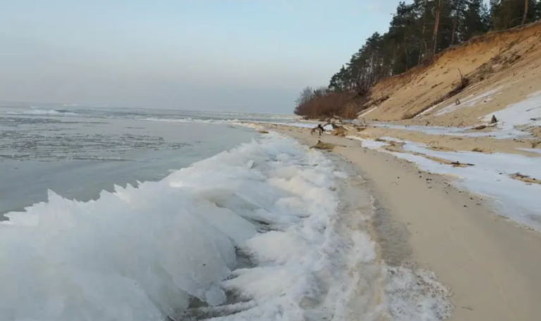 Над водоймою в Київській області виявили підозрілі об’єкти — ППО попереджає про загрозу